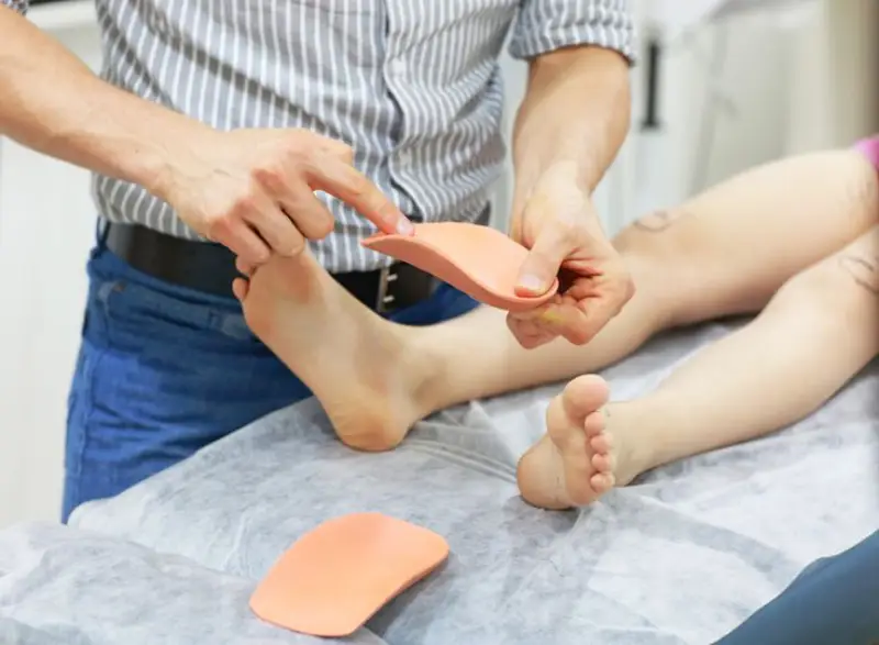 یک دکتر خوب چگونه کف پای صاف کودکان را تشخیص میدهد؟